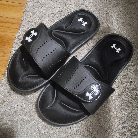 Womens under armour and new balance sandals - Picture 1 of 4
